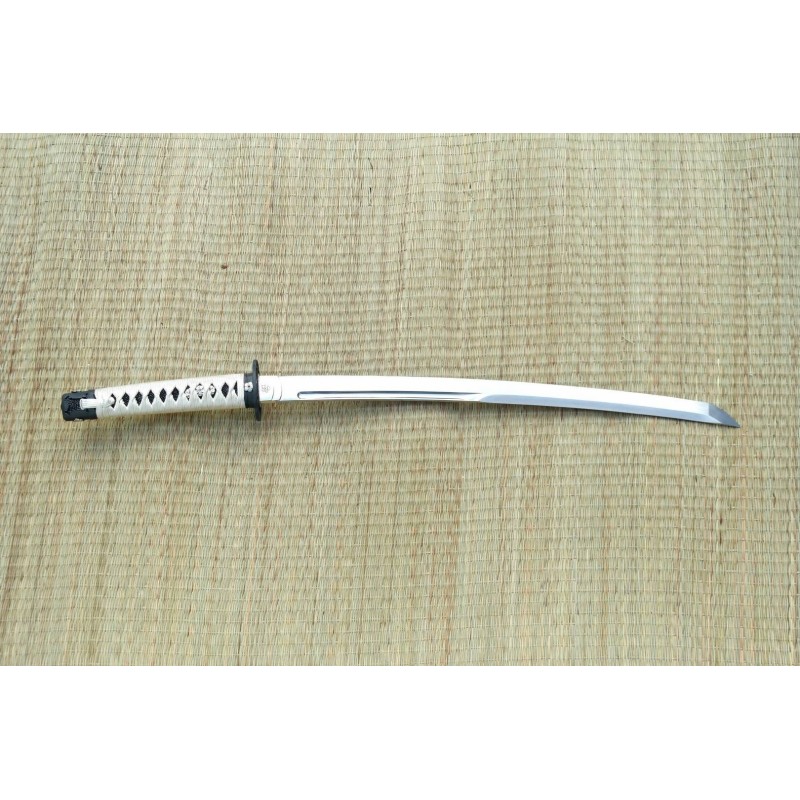 Roiyaru Sanmai Wakizashi – Ltd Ivory Edition Roiyaru Sanmai Wakizashi – Ltd Ivory Edition